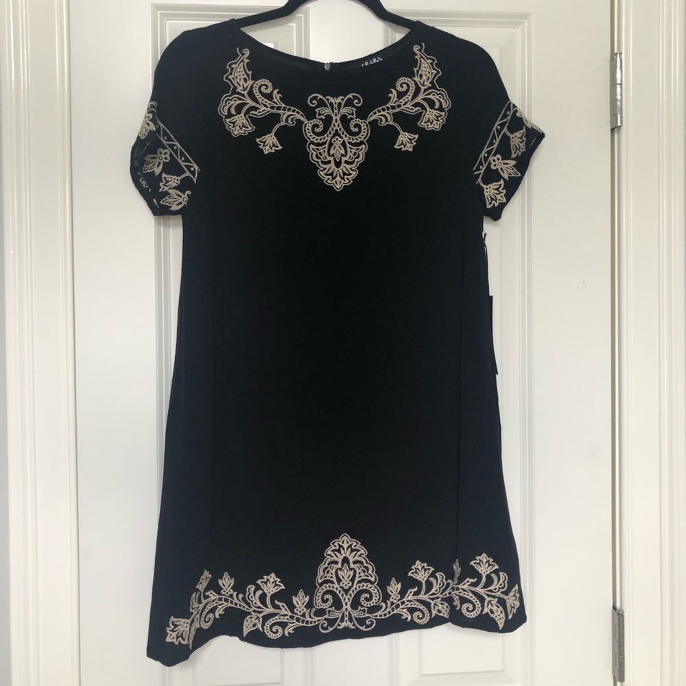 Lulu’s Embroidered Dress Size S NWT